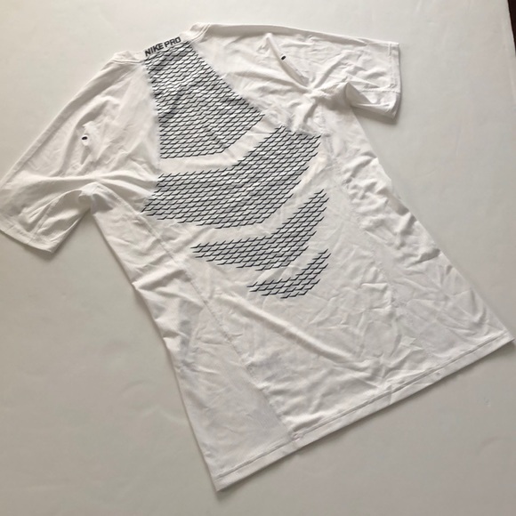 Nike Pro Shirt (men’s) - Picture 5 of 7